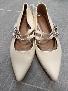 Old Navy Women's Cream Pointed Toe Mary Jane Flats 7.5